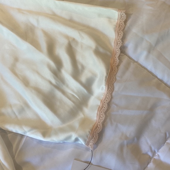 NWT Ladies Mrs. bridal silk robe size medium - Picture 4 of 8